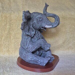 Sitting Elephant Teardrop Figurine